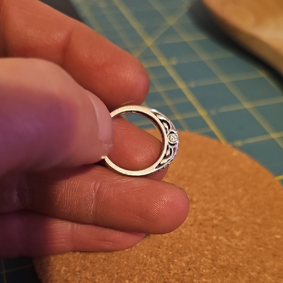 Elegant 18k White Gold NA HOKU Wedding Band w Diamonds SIZE 7 Women's Ring - Picture 5 of 15